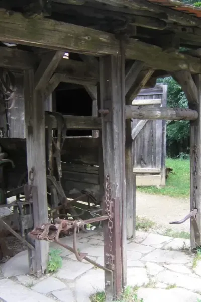Historical Claw Stand Historical Claw Stand